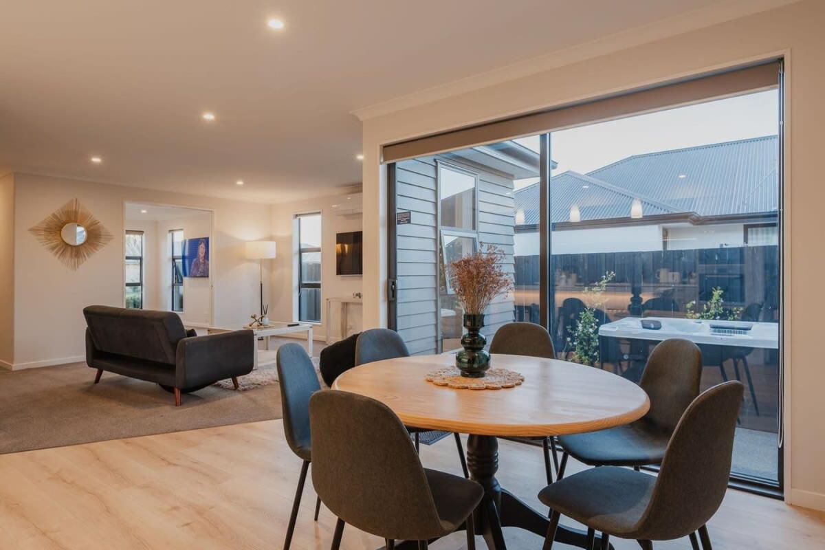 Elegant 3Br Home On Mustang Avenue Christchurch Exterior foto